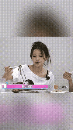 从未见过女明星吃相这么难看的，女人的吃相就是礼仪教养和素质的体现。古人常言吃