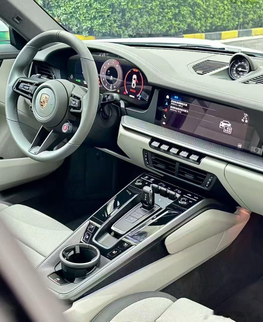 25年保时捷992.2凌空灰/哑灰内饰，选配160万，1千公里