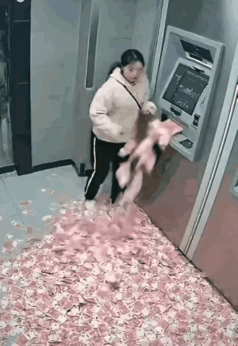 这画面，把人看的心惊肉跳，也许有很多人做梦都想着能能出现这样的画面，但是在AI时