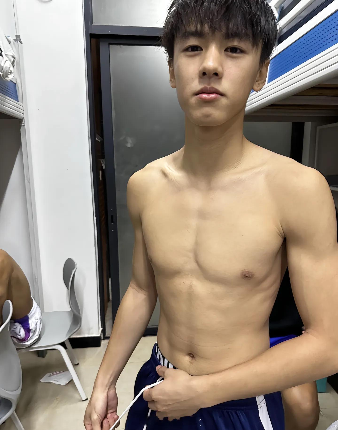 09体育生男高​​​