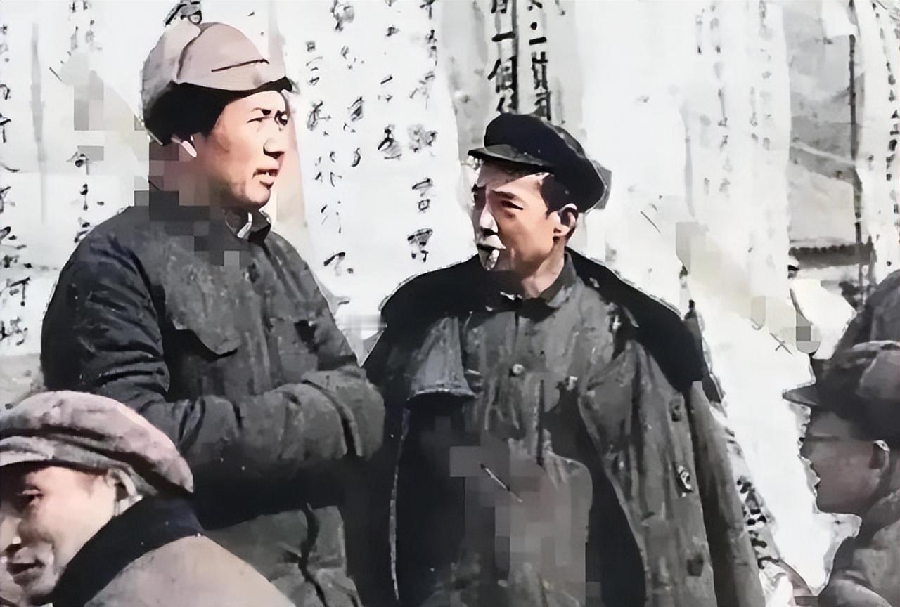 1942年冬天，有一种帽子在延安大火，因为它有两个特别之处，一是全军最丑，二是毛