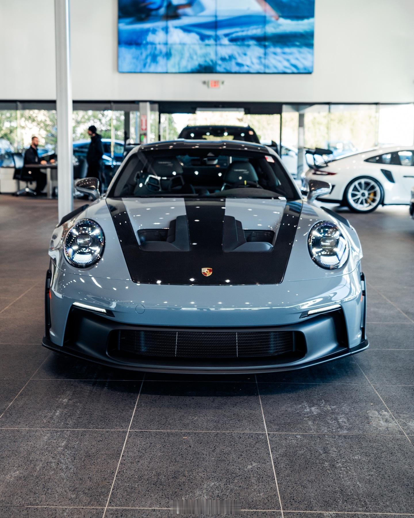 灰外黑内保时捷911GT3RS