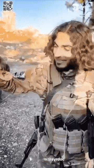 已经没人关心的叙利亚：手拿库尔德俘虏割下来的耳朵，朱大帅的雇佣兵很兴奋！现在叙利