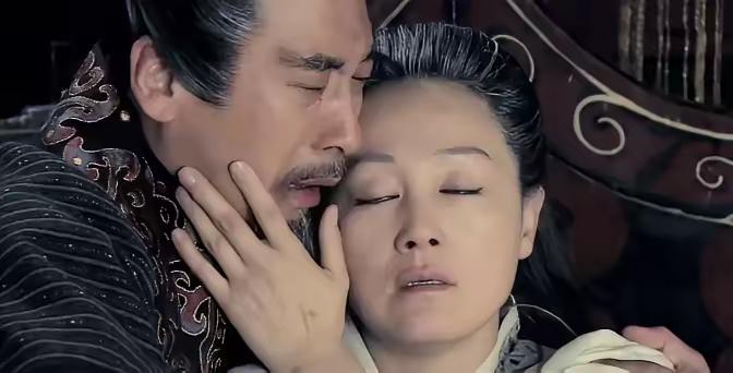 公元前188年，吕后和仆人审食其私通，被儿子汉惠帝发现。汉惠帝勃然大怒，立刻将审