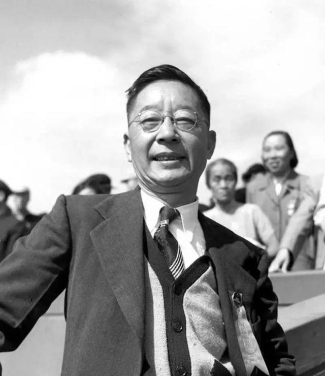 🌞1966年8月24日，老舍投湖自尽于北京西城太平湖，在投湖自尽前，他特别