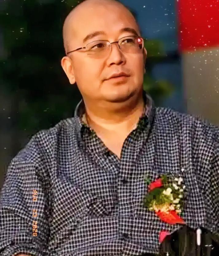 看哭了！马未都和朋友到医院看望唐师曾，唐师曾对马未都说：“只要我不死，希望您还来