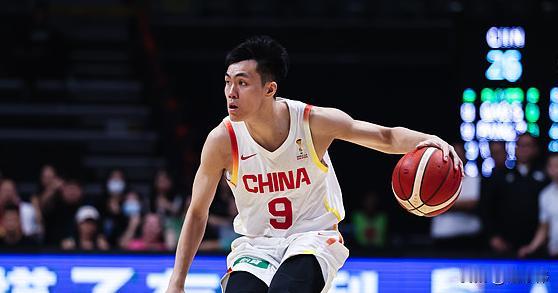 胡金秋谈庞峥麟：“他的表现非常出色，依旧是发挥出他的特点，在场上敢打敢拼，冲