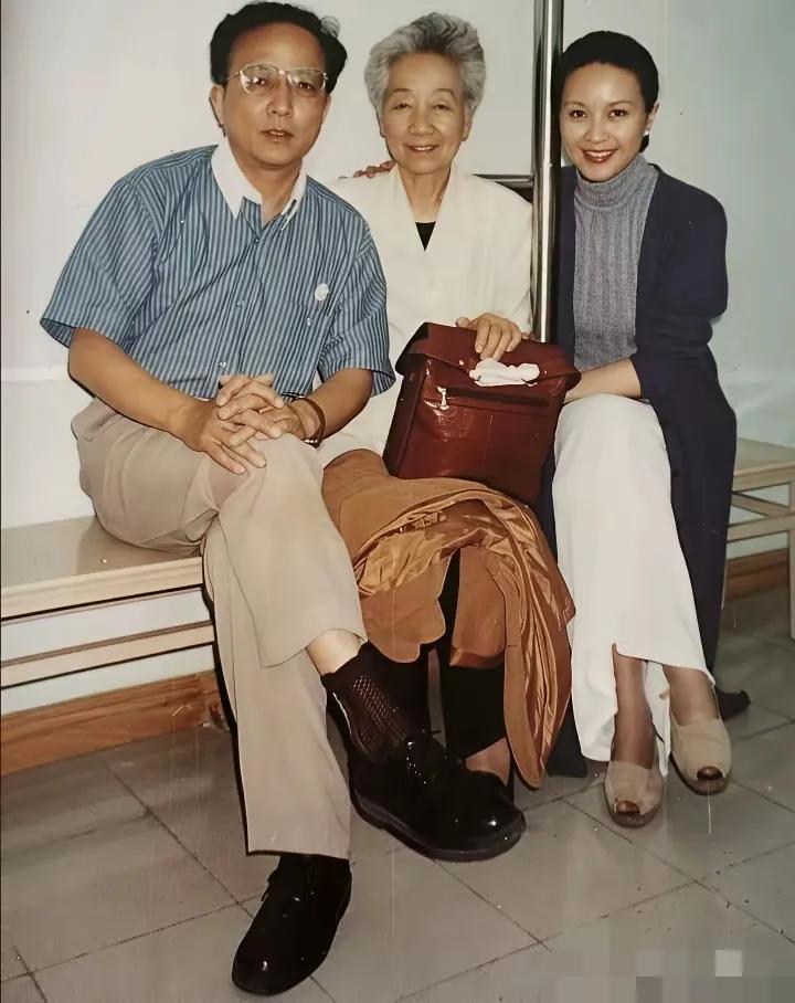 三位老艺术家，你能叫出他们的名字吗？如果能说出来来，估计都是60年代以上的人了，