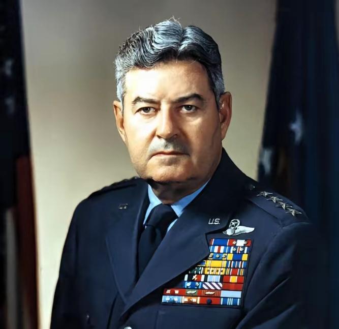 1944年，美军轰炸东京六个多月，扔了一万多吨炸弹，可日本工厂照常生产，美军还损