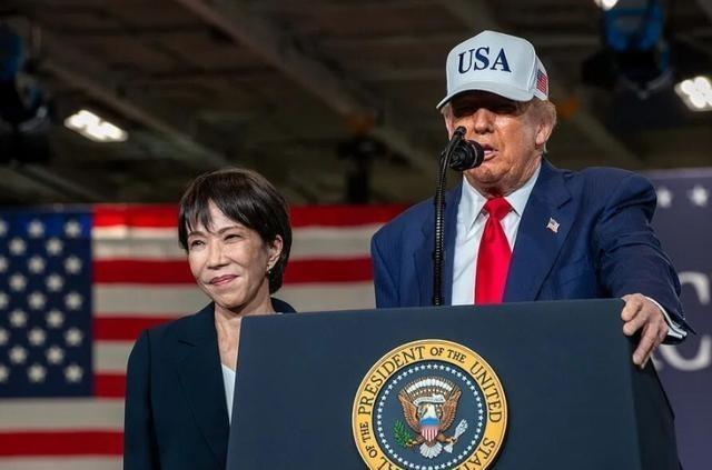 日本上下全都傻眼了！美国又把日本给卖了！向来对中国硬气的特朗普彻底变了脸，连美国