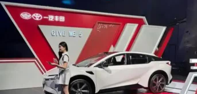 这就是事实，不得不服!2020年丰田销量953万辆，全球第一2021年丰