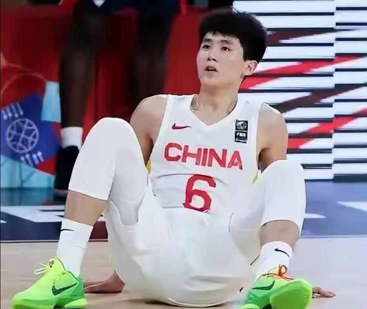 李悦洲两进12人大名单，年轻小将备受国家队青睐李悦洲是本届男篮大名单里年龄