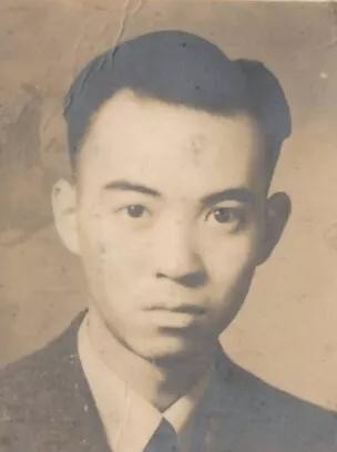 1945年10月，江苏无锡，五名手持冲锋枪的军人闯入“汉奸”王星海家中，要将其逮