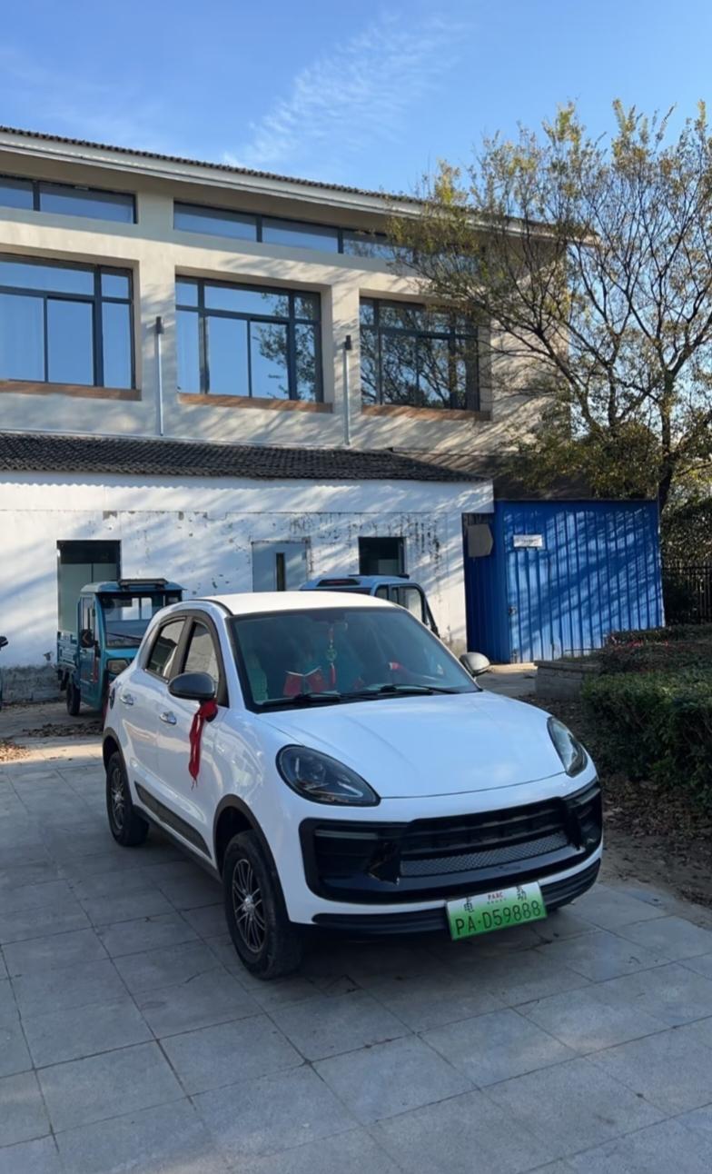 大爷花2万多网购“高配卡宴”到手变成“保时捷鹿”近日河南大叔花2万多网购了一辆