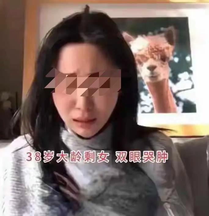 福建一名在编语文老师，工作稳定体面，大伙本来都觉得，这份工资养活自己绰绰有余。可