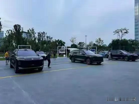 40多万的车叫定价低？8月21日晚，蔚来第一款量产车ES8推出第三代产品，新