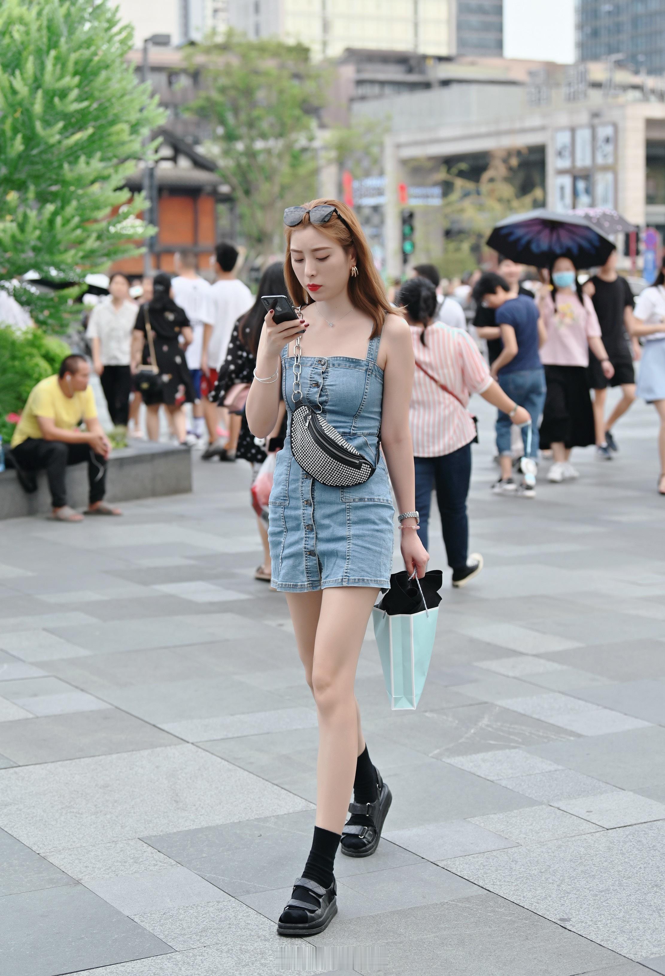【成都街拍】周日，宝贝们早安！丨摄影拍照每日穿搭