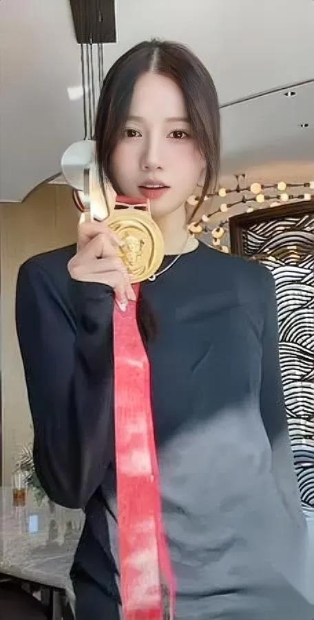 全运会炸场！邵雨琪三个字刷屏。175cm被说“太矮”？她偏用背越划出2米