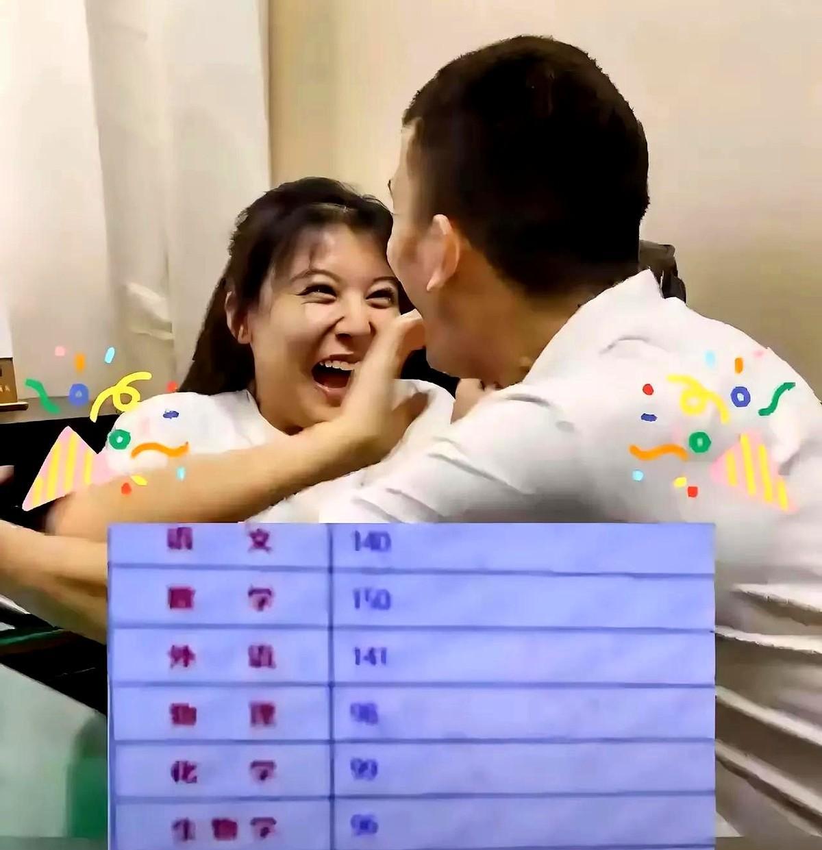 我表妹和高考724分的代易瓒是同校同学我问表妹，代易瓒平时表现怎么样表妹说最