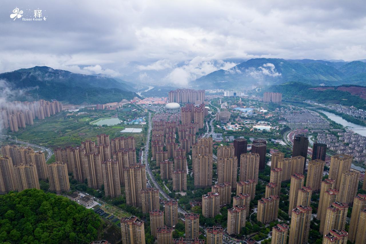 福建最大空城摘帽，设计入住20万人，如今常驻人口9万曾经的贵安是福建最大空城，