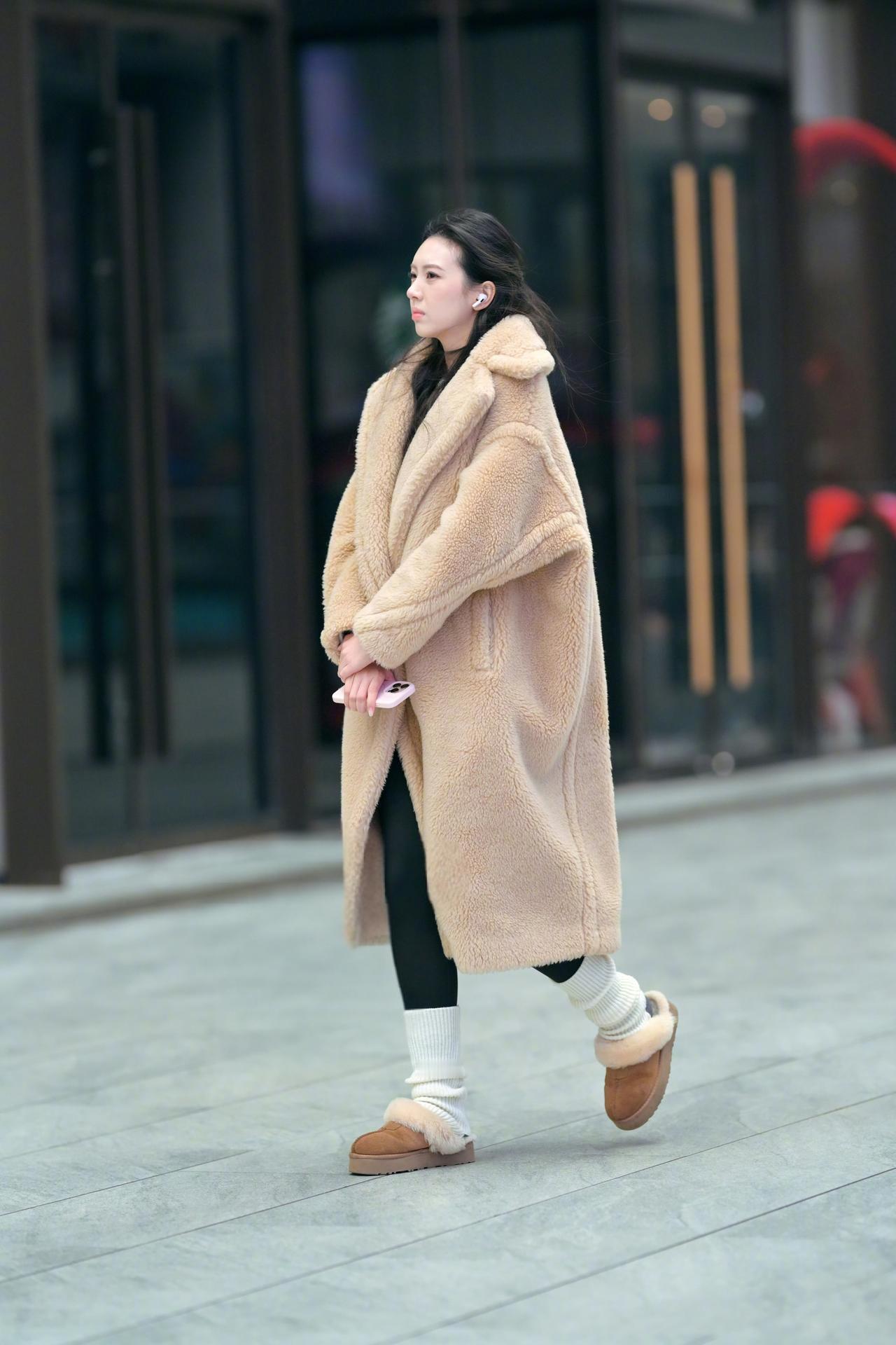 穿搭和侧颜都是一流的