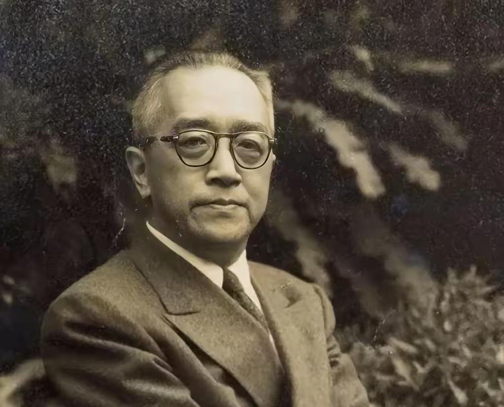 抗日战争，老蒋让胡适做驻美大使，讨点军援，因它是留美学生，或许有点人脉，方便点，