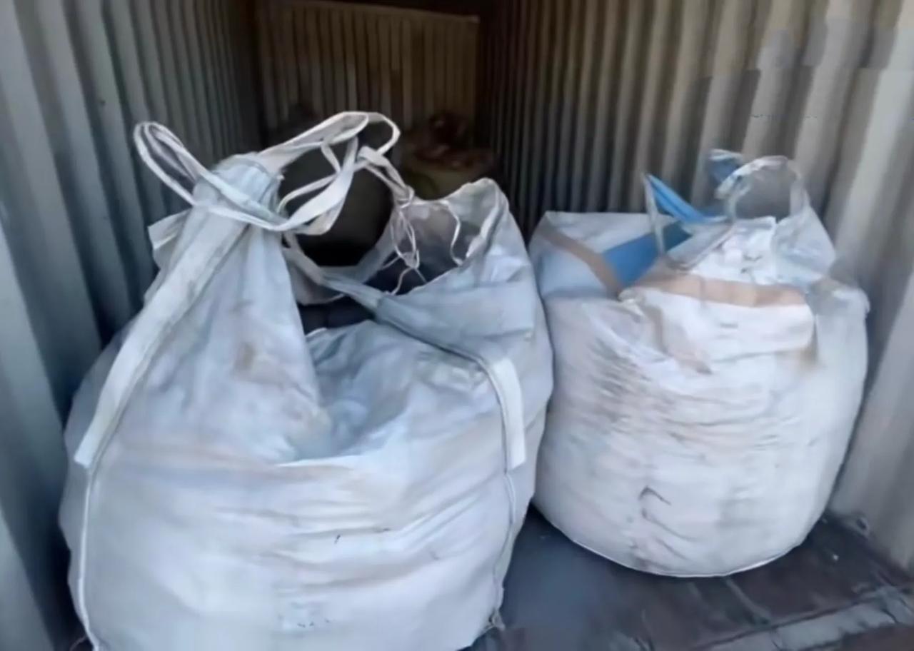 怎么敢？！山东威海，海关查验进口货物时发现，一个集装箱里的货物不对劲，与申报内容