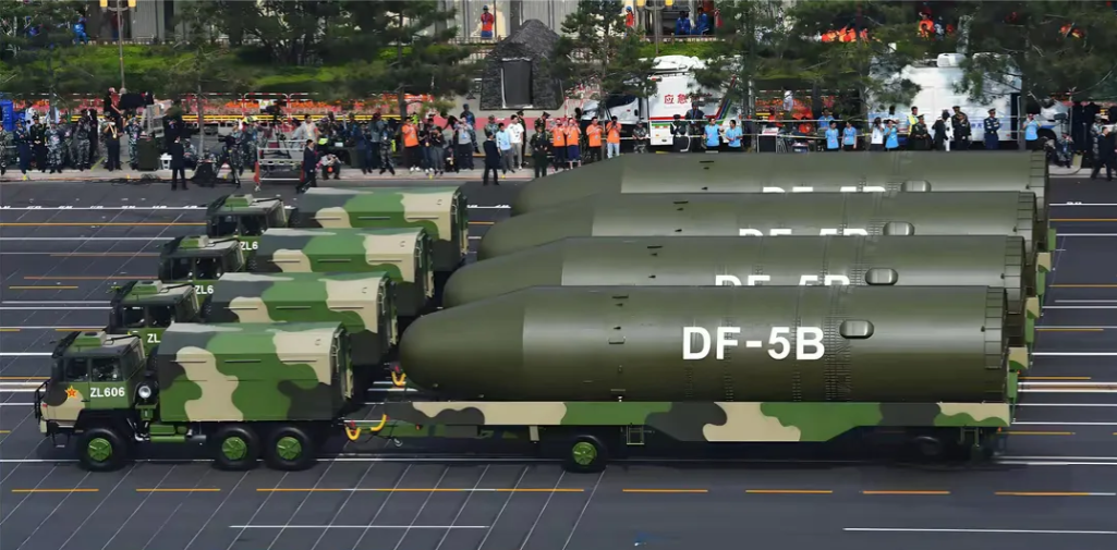 日本网友说，400万吨当量，广岛原子弹才1.5万吨,这东风-5能摧毁整个日本，太