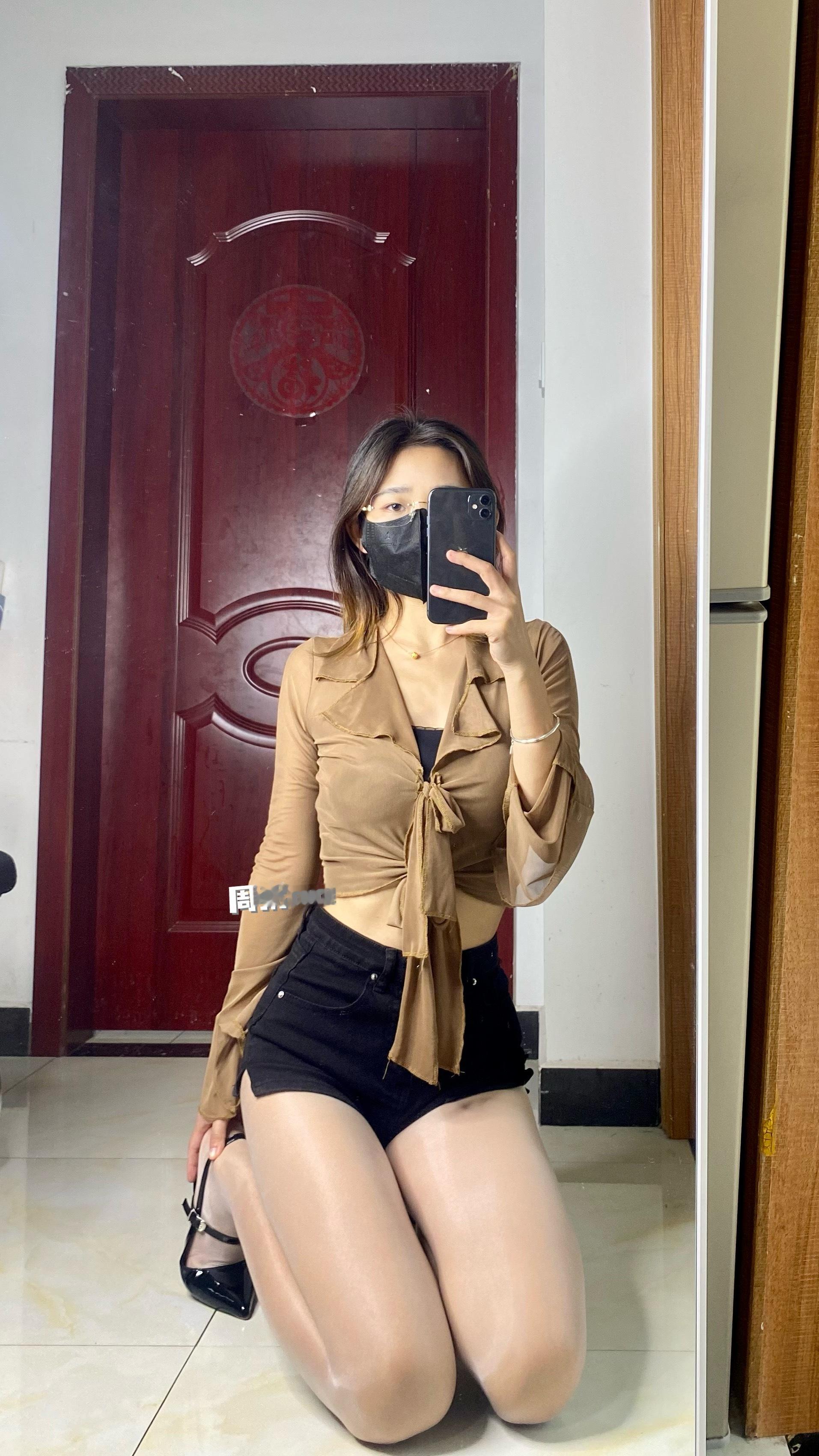 辣妹拍照姿势今日穿搭(ootd)​​​