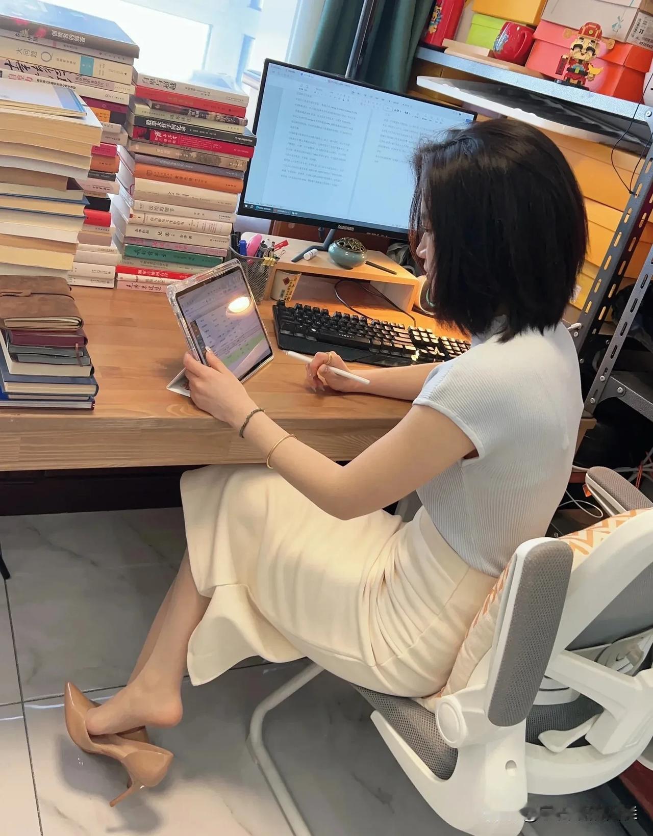 性感翘臀完美身材五一第二天节日假期，在家给自己充电