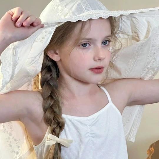 预防孩子性早熟的关注点预防孩子性早熟，要重点关注饮食、生活习惯、环境接触、生长监