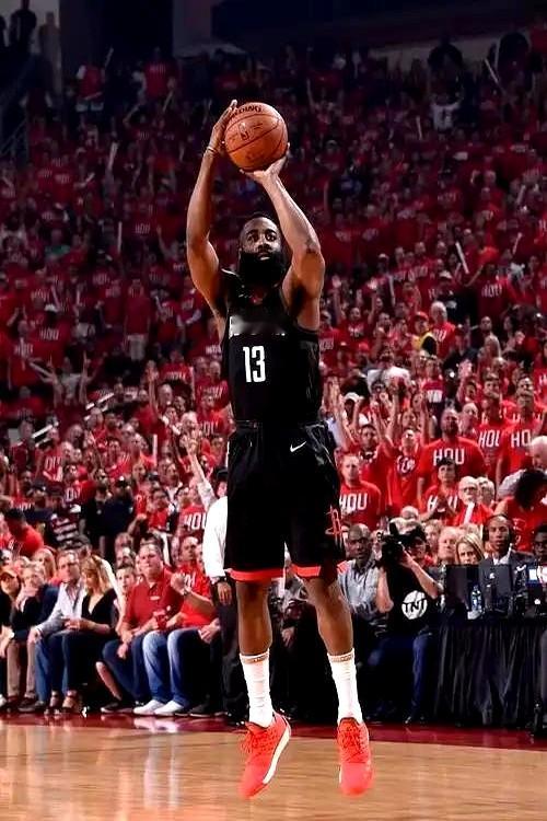 哈登生涯打四分118次历史第一？先别急着吹，这数据连NBA官方都不认。翻开NBA技术数据库，克劳福德