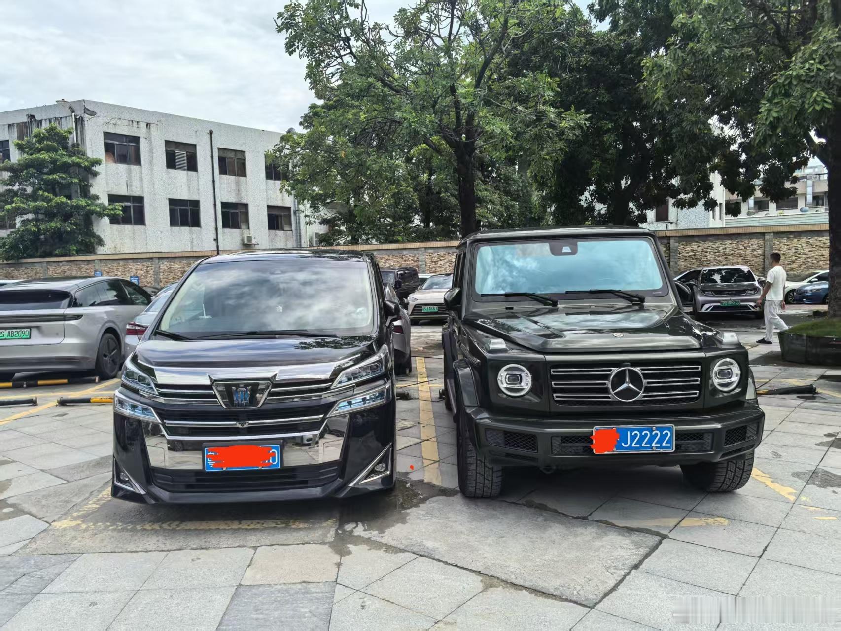 感谢我A，以后再也不用给这俩油老虎加油了。。。大v聊车​​​
