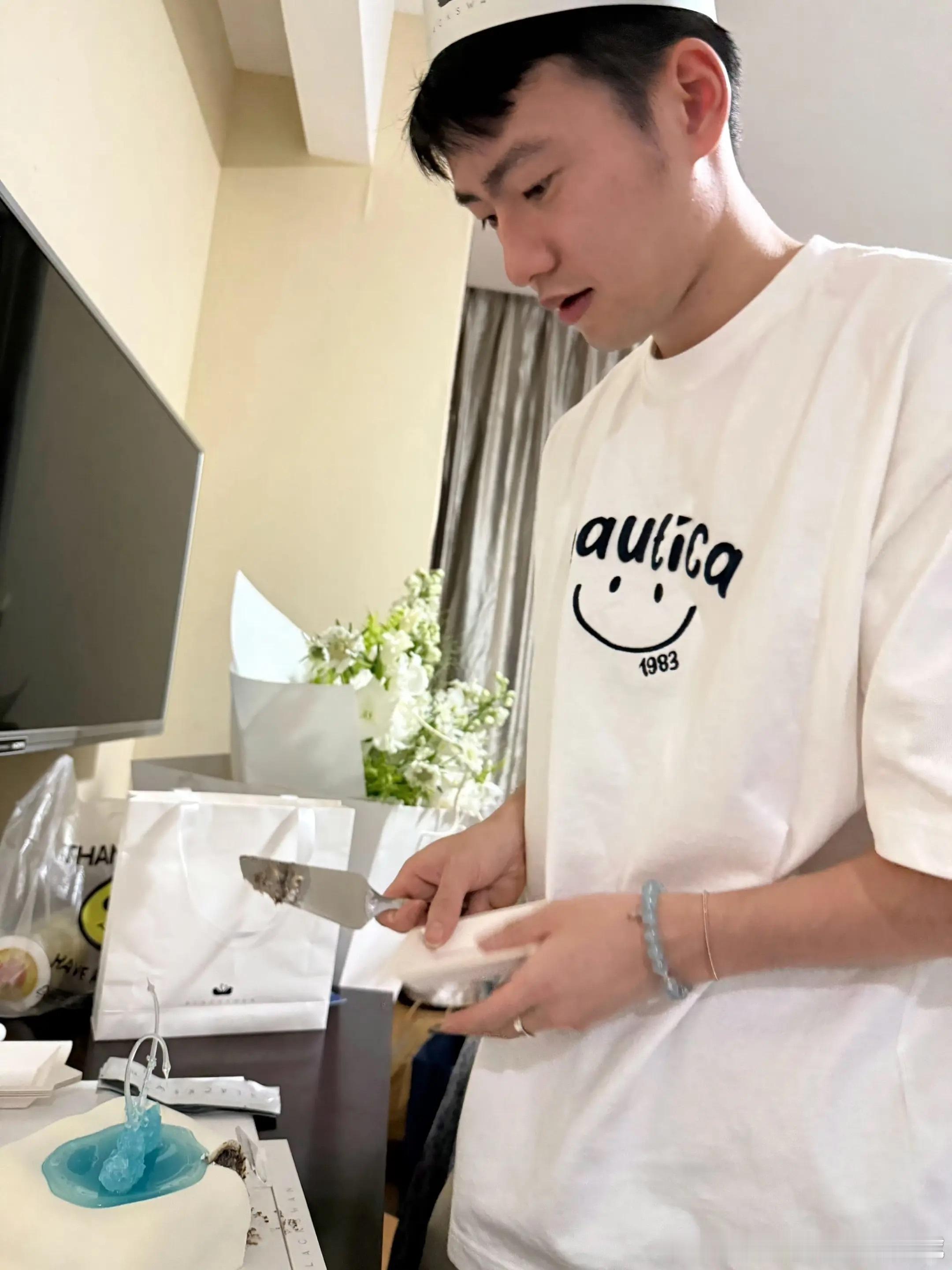 王昶生日发博你终于更新生日🧣啦～祝你快乐不止生日🎂正如你所说：2025得昶所