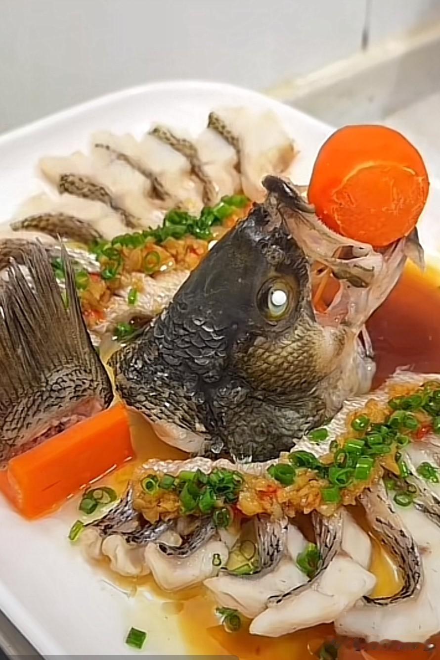 了不起！这几样看起来很好吃很高级的菜品，竟然出自一个孩子之手，你信吗？看来做