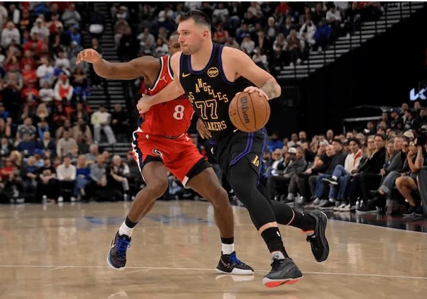 卢卡-东契奇为球队传球不畅问题主动担责尽管卢卡-东契奇的场均助攻数位列联盟前五