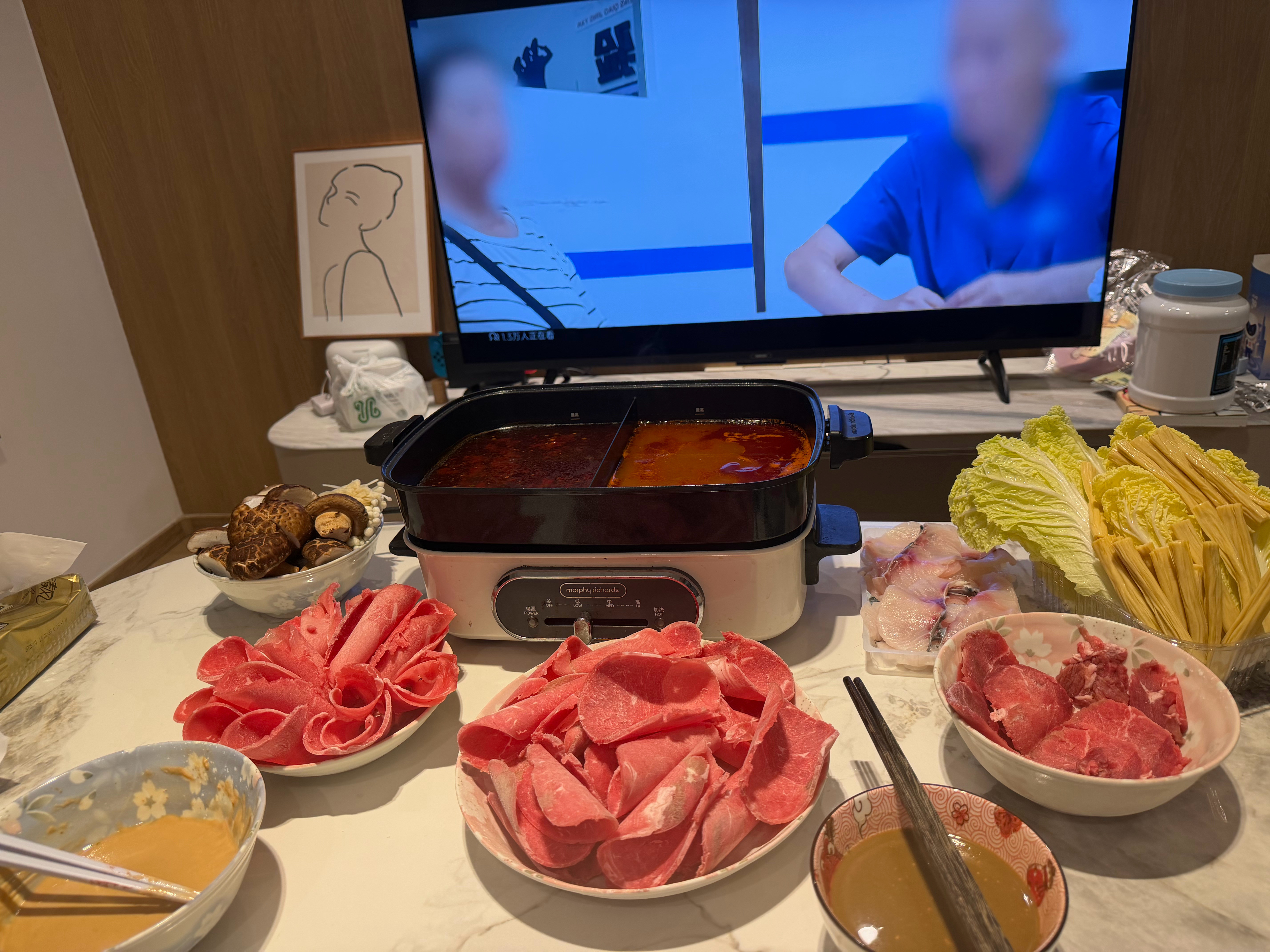 降温在家打火锅好幸福