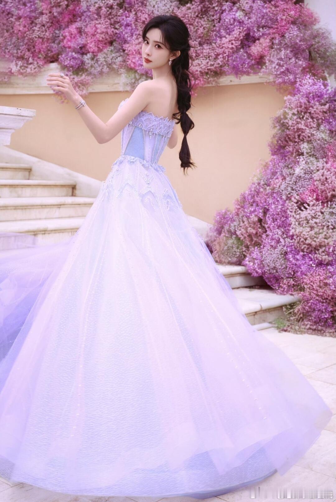 孟子义你没有我联系方式哈孟姐：别夸我头像了，先把我微信加上再说！这活人感我爱了