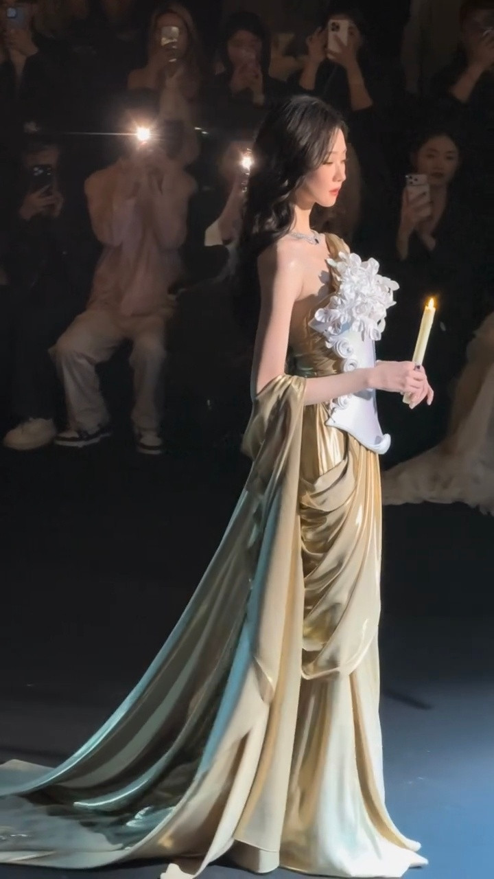 我靠所有人都来看今天的张艺凡！！油画里的希腊神女降临人间了啊啊啊啊啊啊递蜡烛这里