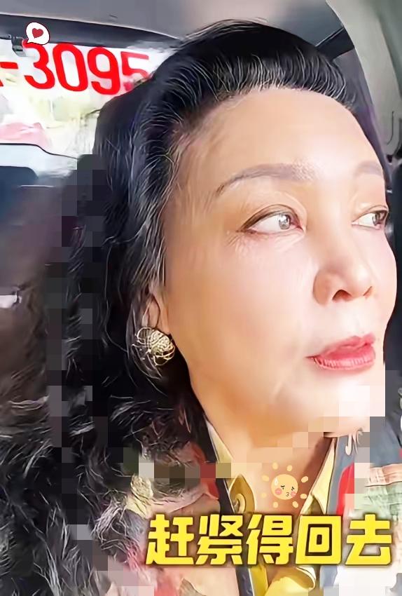 张兰台北短短七天，心境反差大到让人心疼。前几天还抱着刚出生的小七宝满眼温柔，把