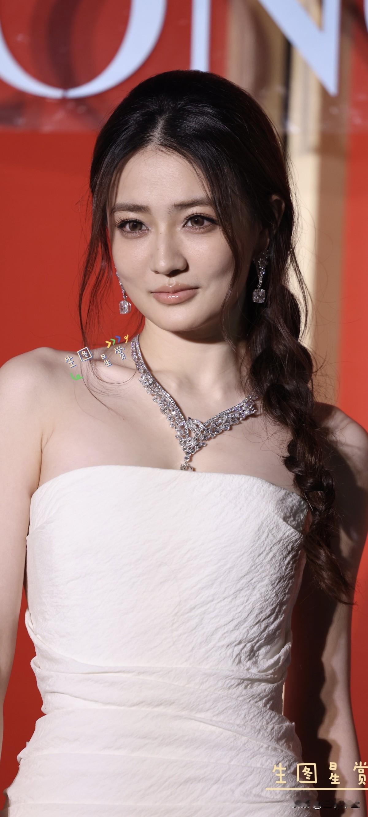 徐璐品牌昆山晚宴生图直出的美璐！:这气质，这身材，绝了！徐璐姐姐，昆山晚宴上的