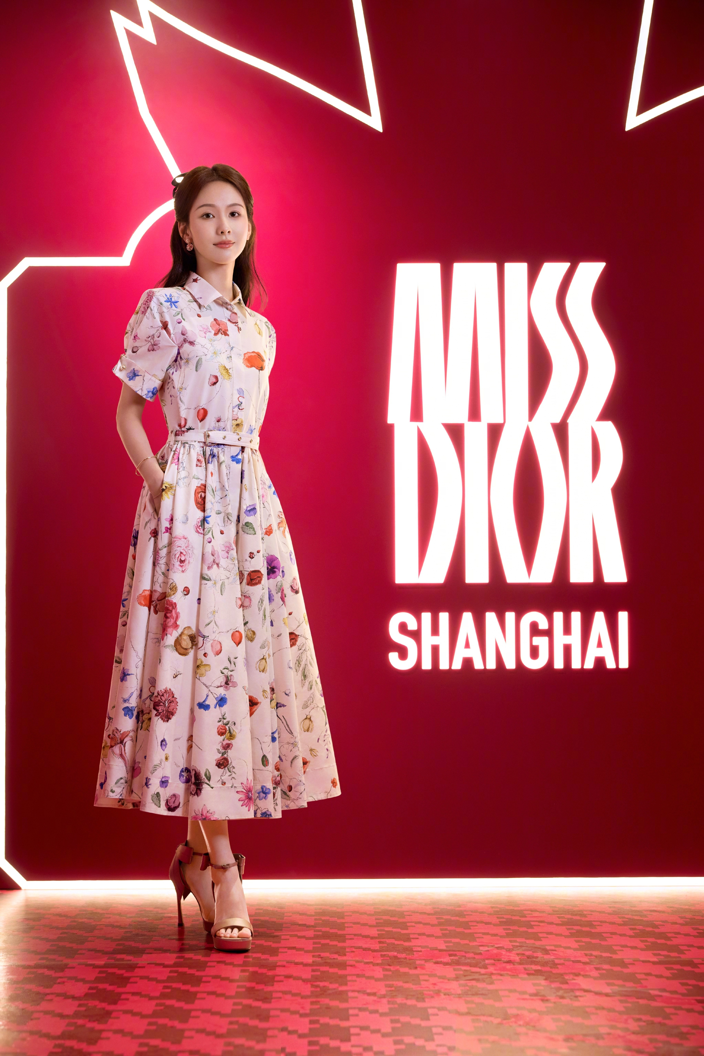 陈都灵DIOR迪奥小姐香水系列宣传照嘟嘟美的好权威🌺陈都灵迪奥​​​