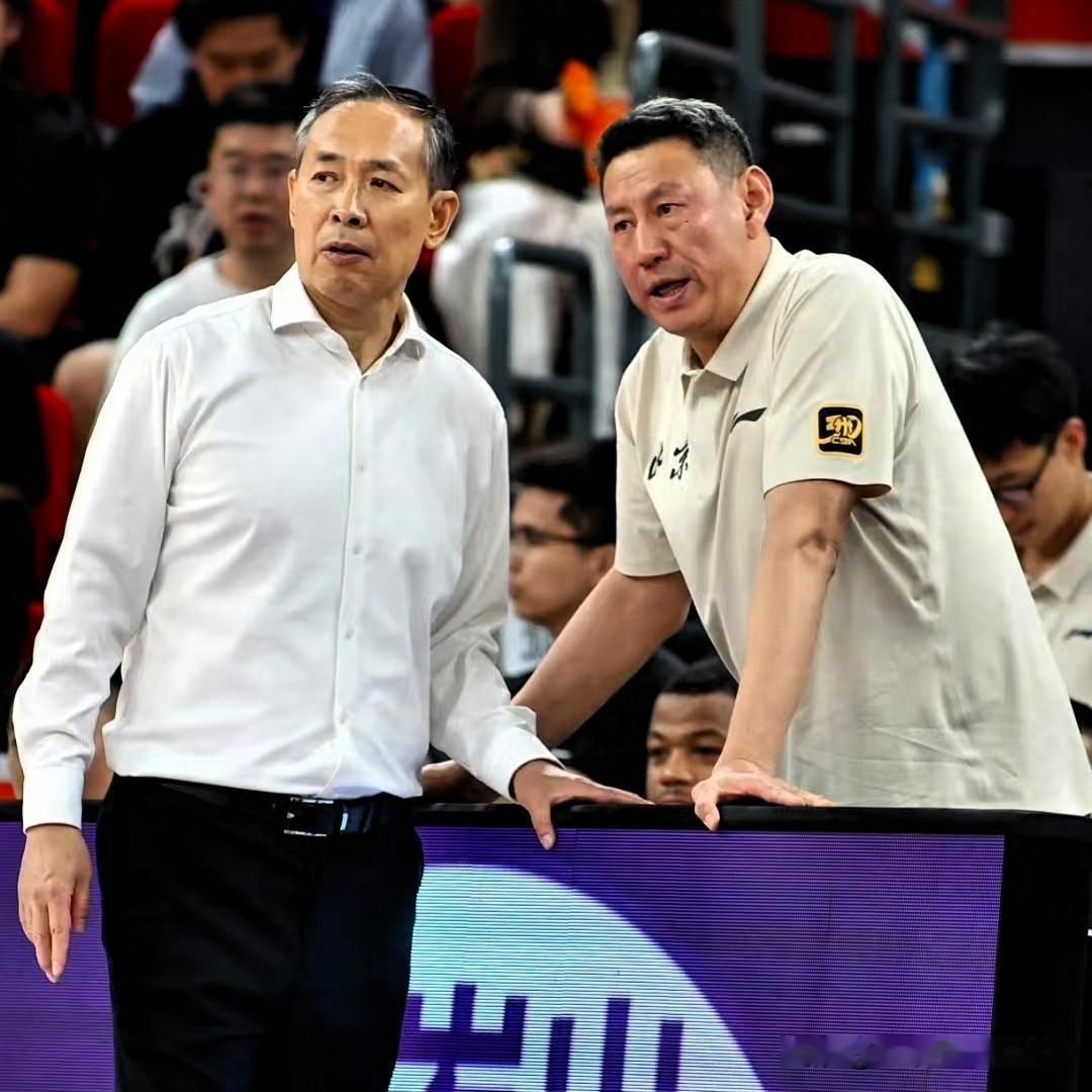 换帅大变动！李楠接手北京男篮带队夏训，新赛季带来三点变化，许利民退居二线，荣升总