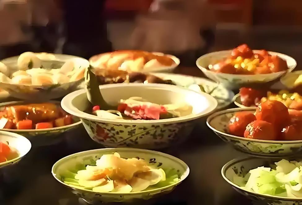 古代没有味精，厨师靠什么给饭菜提鲜？这些天然调料比味精还鲜。在我们眼里看来，