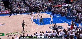这就是MVP？亚历山大“表演”倒地！这是被解说称之为神仙球的2+1，但在亚历山