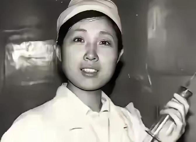 1999年，黑龙江19岁护士捡回一男孩，为了这个孩子，她12年保持单身。后来，男