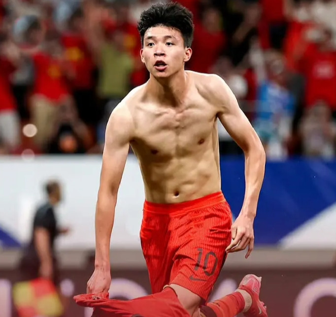 王钰栋在国家队都这么超班，U19其他几个王牌应该都能踢国家队尤其是蒯纪闻，他的