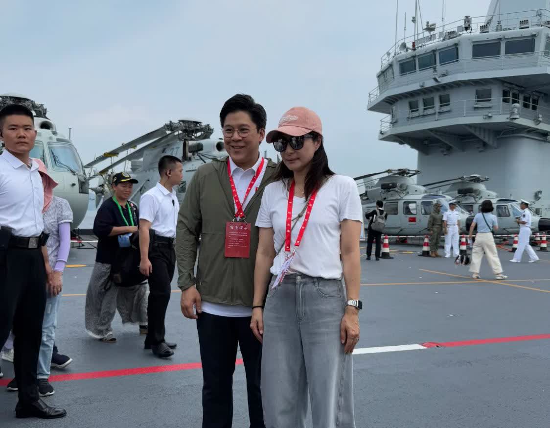 霍家为祖国做了多少贡献，为何在港地位如此之高？最近霍震霆带团参观山东舰，那排