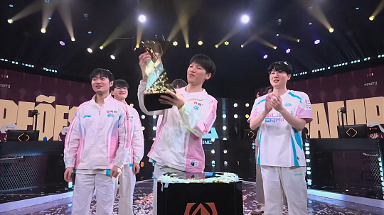 BLG决赛拿到赛点全球先锋赛决赛，BLG顶住压力2-1反超G2，率先拿下赛点！B