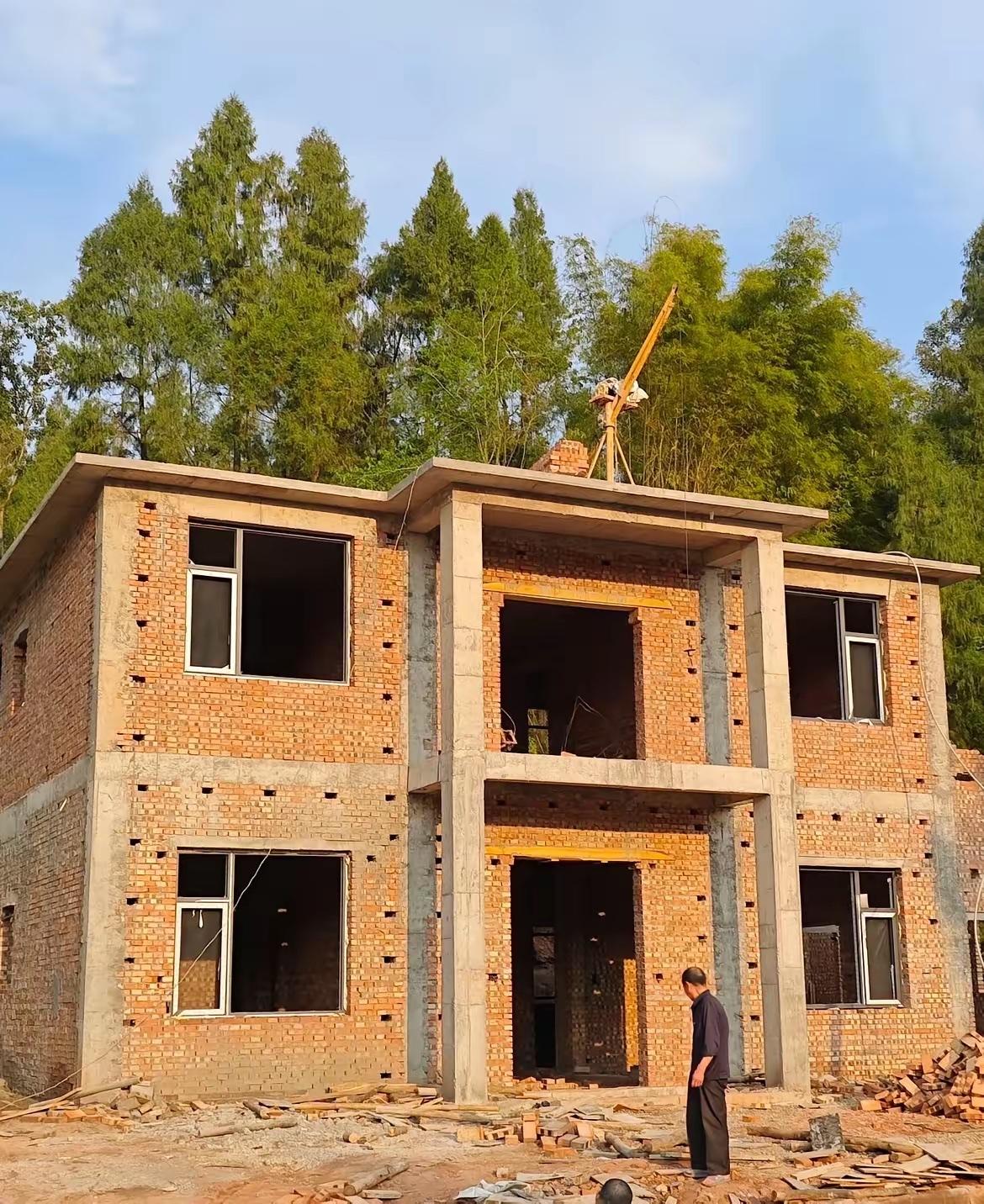 我真的佩服我侄女！她爸去世，母亲改嫁，独生女的她，不靠任何人，不顾婆家反对，在娘